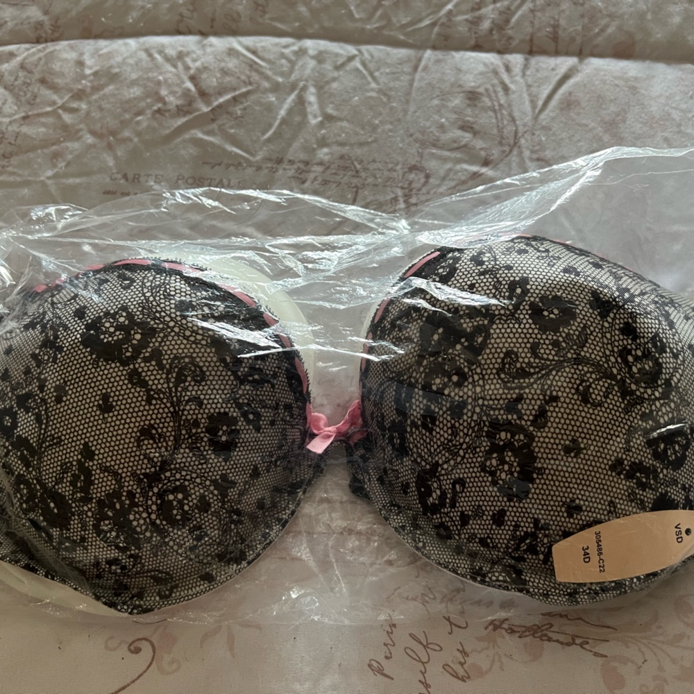 Victoria’s Secret Bombshell 34D